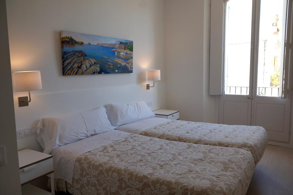 Hostal Marina Кадакес Экстерьер фото