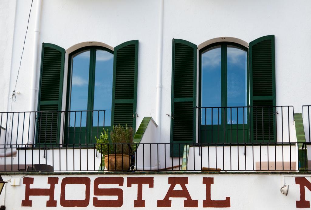 Hostal Marina Кадакес Экстерьер фото